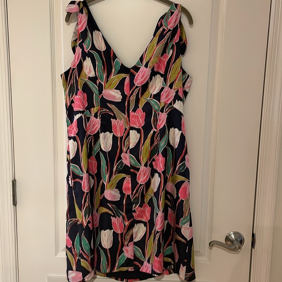 Navy and pink tulip dress - Picture 5 of 5